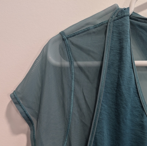 lululemon Mesh Short Sleeve Tee w Racerback Tank Over Green Lightweight, 10-12 - Picture 3 of 5